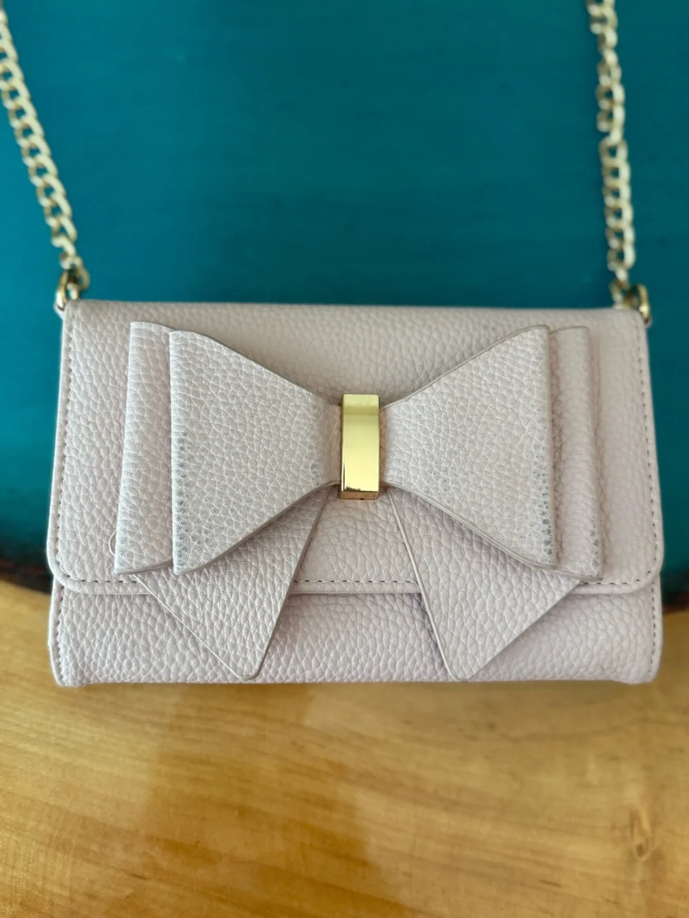 Crossi NY Bow Small Crossbody Bag - Elegant Chain Strap